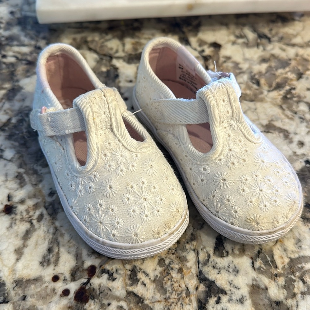 Keds Eyelet T-Strap Shoe Size 4 White